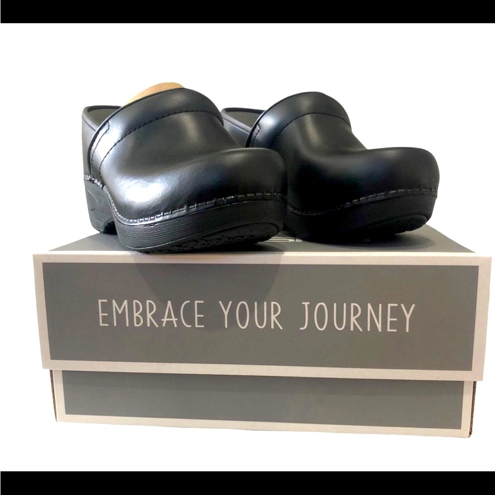 Dansko NIB Black Waterproof Pull-Up Clogs — XP 2.0